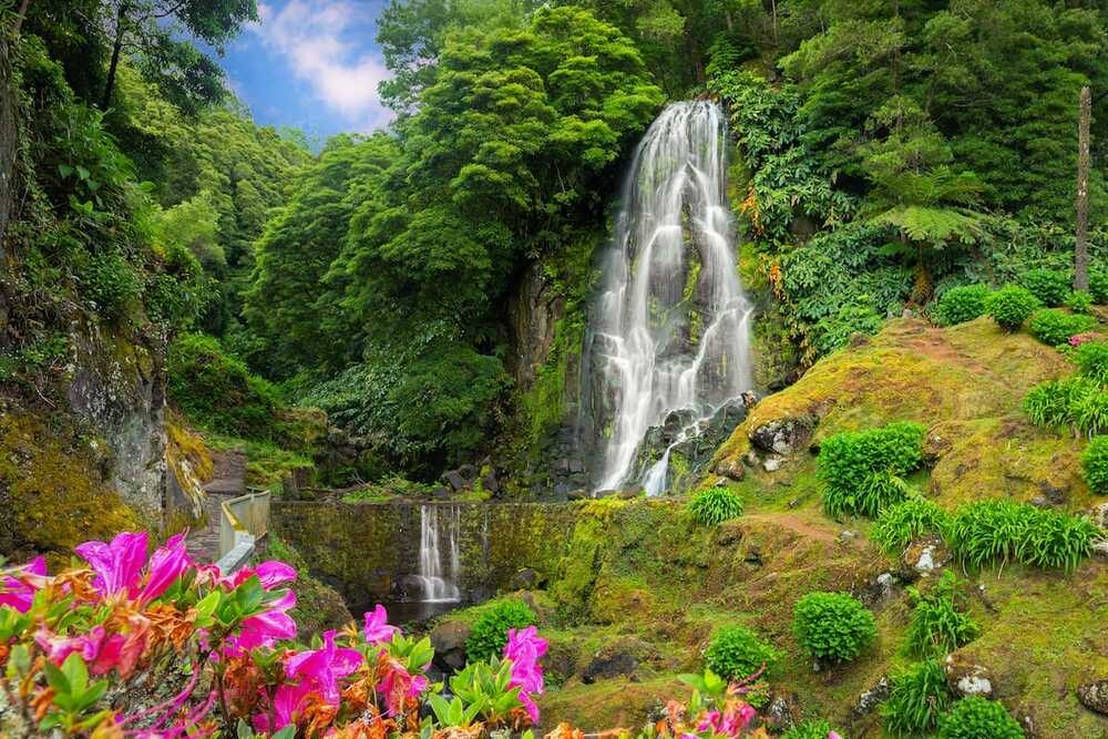 Azores-waterfall-Cascata-da-Ribeira-dos-Caldeiros
